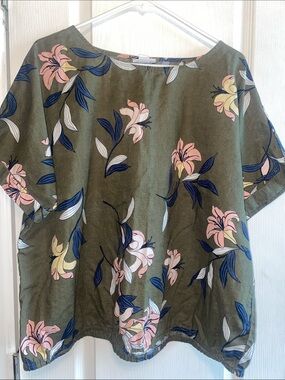 Women’s Olive Floral Short-Sleeve Top - Floral Print